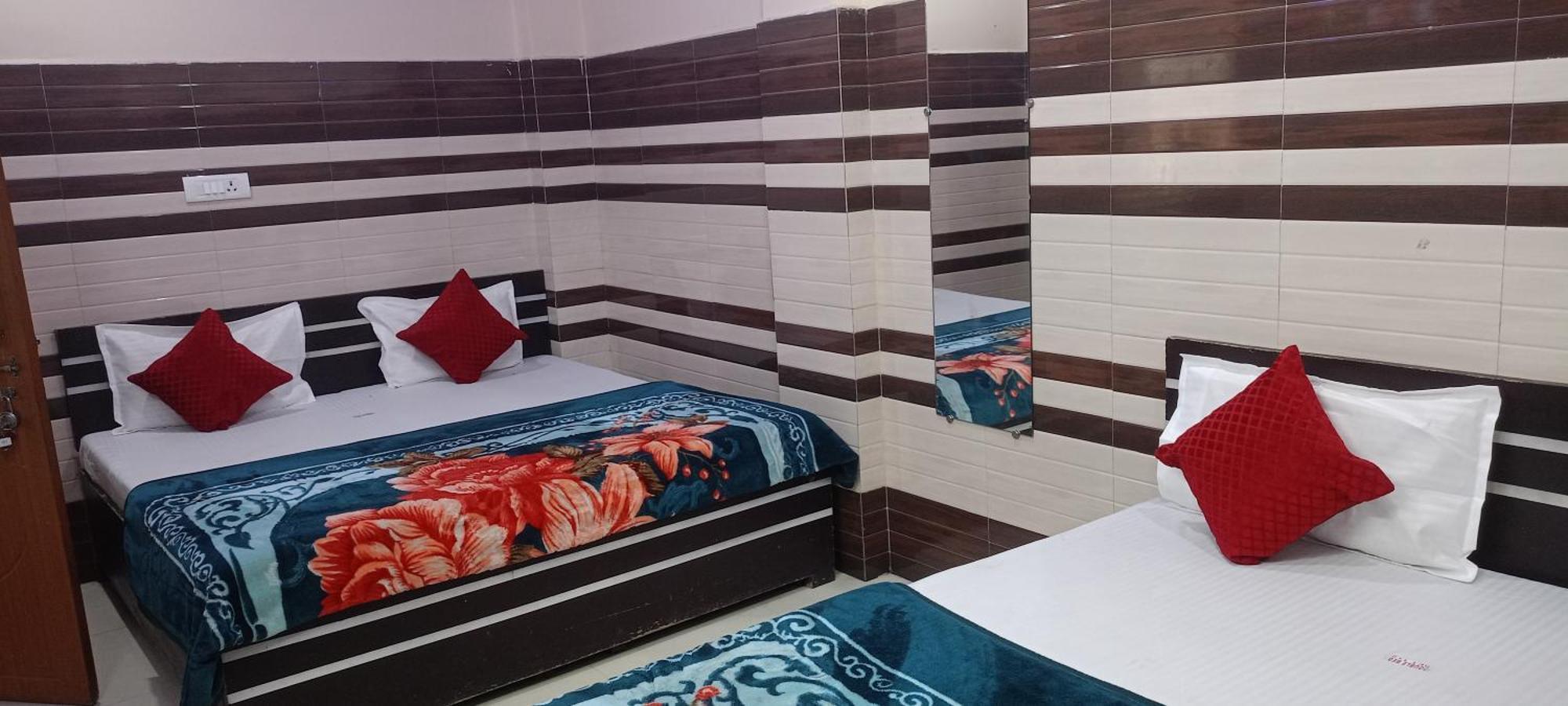 New Gayatri Palace Near Prem Mandir Vrindāvan Екстериор снимка